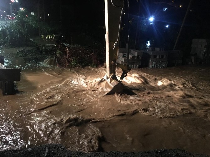 Aşırı Yağışlar Rize’de Hayatı Olumsuz Etkiledi 7