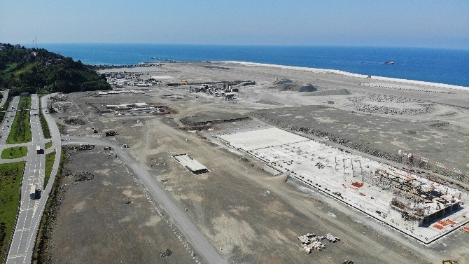 Vali Çeber: "Rize-Artvin Havalimanı inşaatı yüzde 76 seviyelerine g 3