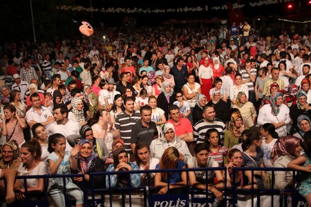 100 Bin Kişi Bu Şenlikleri İzledi – 3 158