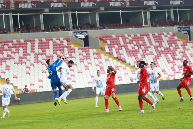Demir Grup Sivasspor - Çaykur Rizespor Maçı Fotoğrafları 10