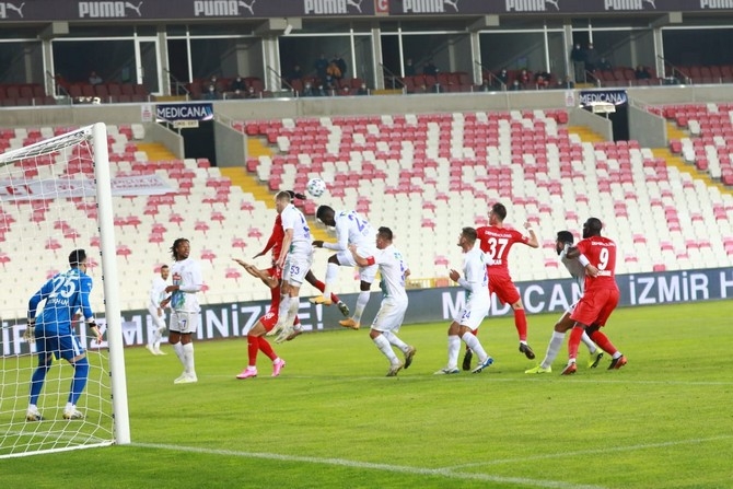 Demir Grup Sivasspor - Çaykur Rizespor Maçı Fotoğrafları 9