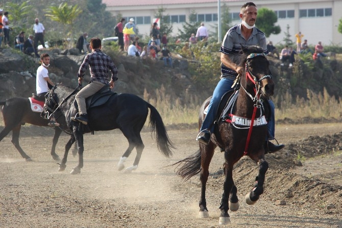 Cumhuriyet Bayramı Etkinlikleri Kapsamında At Yarışları Düzenlendi 1