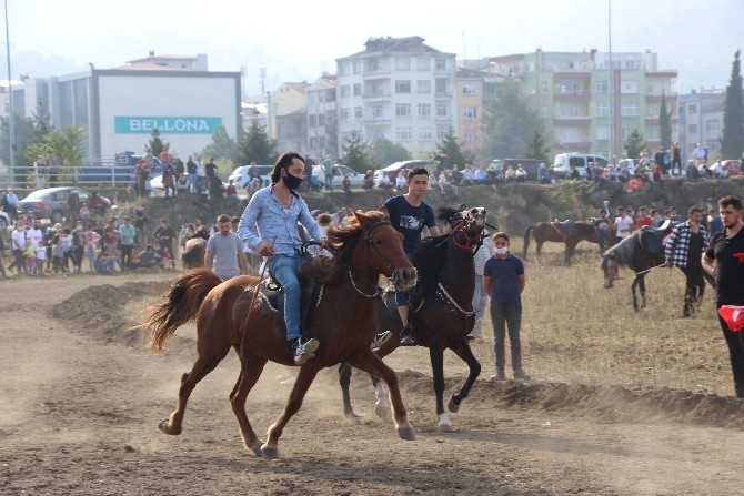 Cumhuriyet Bayramı Etkinlikleri Kapsamında At Yarışları Düzenlendi 10