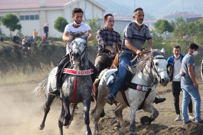 Cumhuriyet Bayramı Etkinlikleri Kapsamında At Yarışları Düzenlendi 17