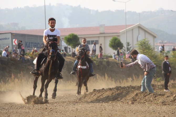 Cumhuriyet Bayramı Etkinlikleri Kapsamında At Yarışları Düzenlendi 2