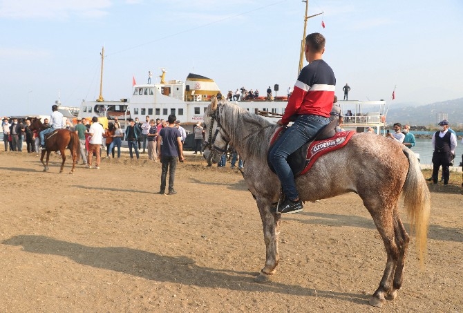 Cumhuriyet Bayramı Etkinlikleri Kapsamında At Yarışları Düzenlendi 20