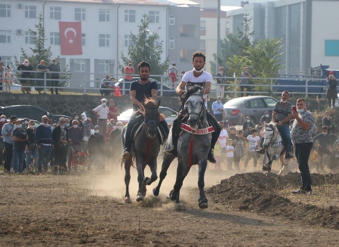 Cumhuriyet Bayramı Etkinlikleri Kapsamında At Yarışları Düzenlendi 21