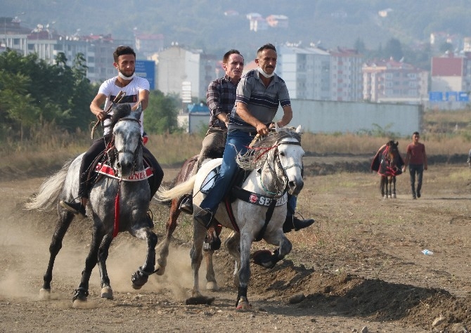 Cumhuriyet Bayramı Etkinlikleri Kapsamında At Yarışları Düzenlendi 27