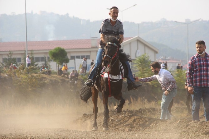Cumhuriyet Bayramı Etkinlikleri Kapsamında At Yarışları Düzenlendi 3