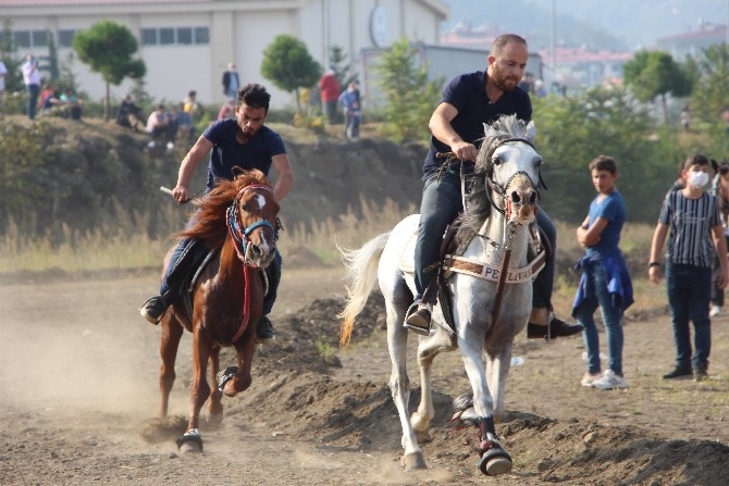 Cumhuriyet Bayramı Etkinlikleri Kapsamında At Yarışları Düzenlendi 4