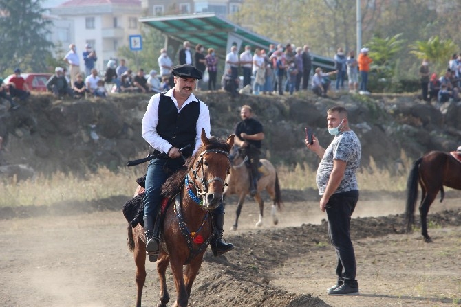Cumhuriyet Bayramı Etkinlikleri Kapsamında At Yarışları Düzenlendi 5