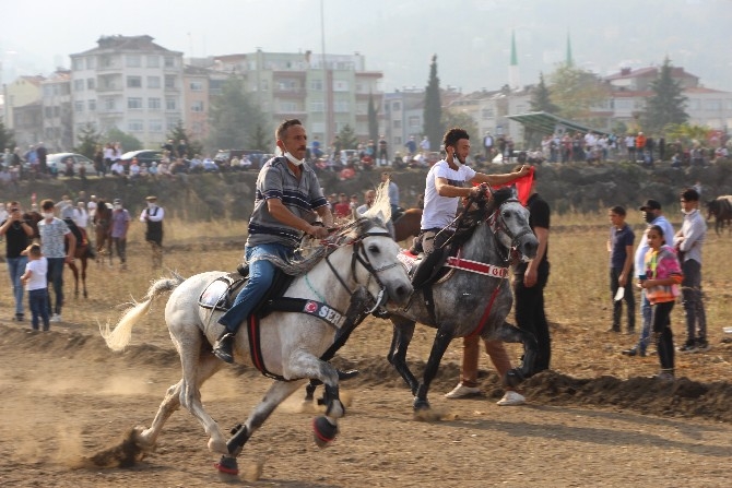 Cumhuriyet Bayramı Etkinlikleri Kapsamında At Yarışları Düzenlendi 9