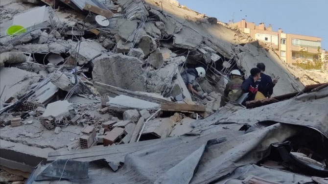 İzmir'de 6,6 büyüklüğünde deprem 13