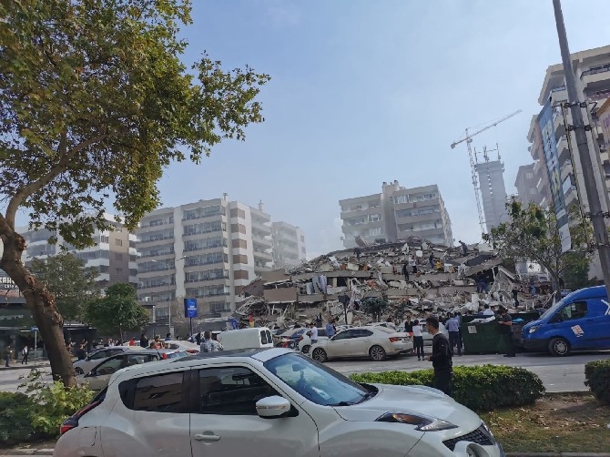 İzmir'de 6,6 büyüklüğünde deprem 2