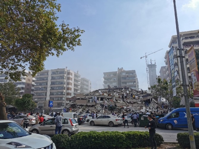 İzmir'de 6,6 büyüklüğünde deprem 3
