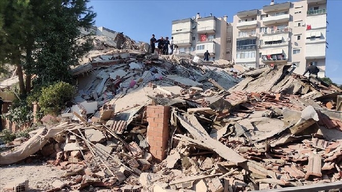 İzmir'de 6,6 büyüklüğünde deprem 4