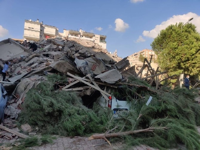 İzmir'de 6,6 büyüklüğünde deprem 9