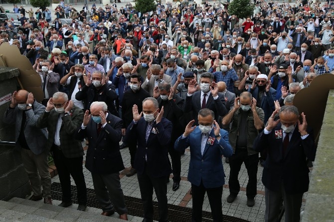 Mesut Yılmaz İçin Memleketi Rize'de Gıyabi Cenaze Namazı Kılındı 30