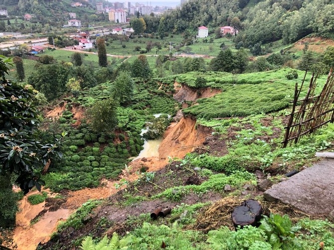 Rize'de Heyelan Nedeniyle 5 Ev Tedbir Amaçlı Boşatıldı 10