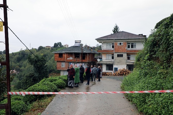 Rize'de Heyelan Nedeniyle 5 Ev Tedbir Amaçlı Boşatıldı 13