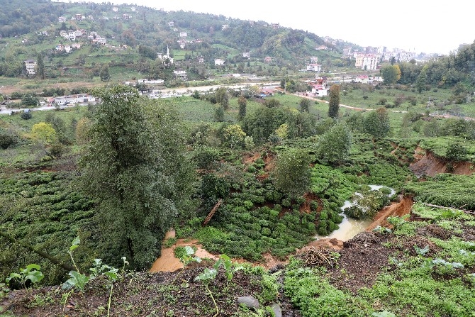 Rize'de Heyelan Nedeniyle 5 Ev Tedbir Amaçlı Boşatıldı 14