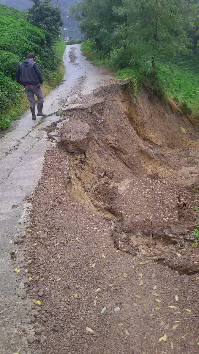 Rize'de Heyelan Nedeniyle 5 Ev Tedbir Amaçlı Boşatıldı 8