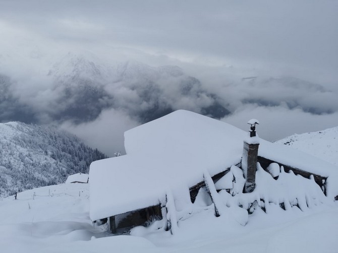 Kaçkar Dağları'ndaki Yaylalara Kar Yağdı 11