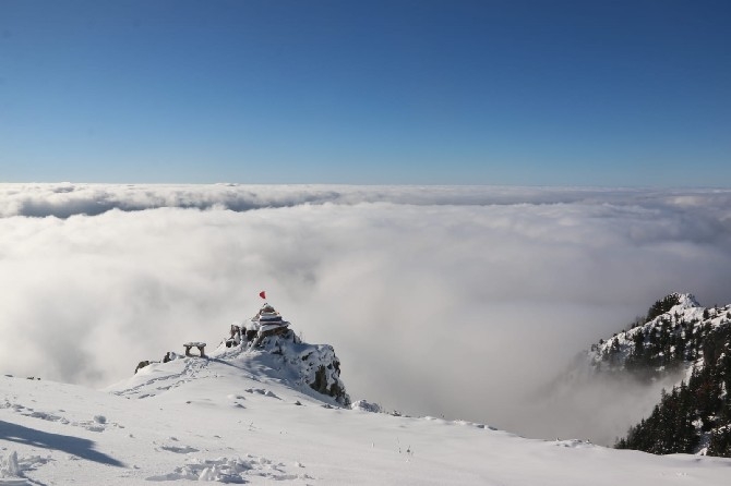 Kaçkar Dağları Yaylalarında "Bulut Denizi" ve Kar Görenleri Bü 7