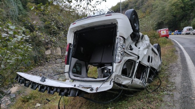 Rize'de otomobil dereye düştü: 1 ölü, 1 yaralı 5