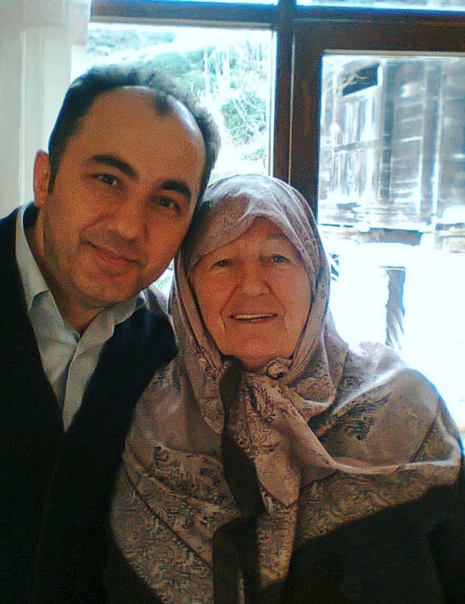 Rize Belediye Başkanı Rahmi Metin'in annesi son yolculuğuna uğurlan 1