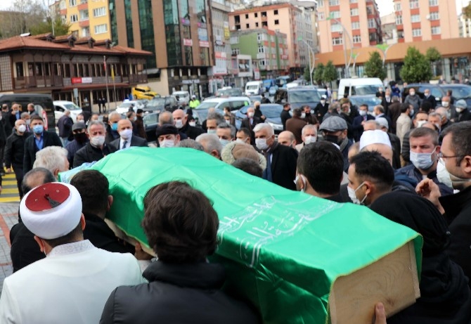 Rize Belediye Başkanı Rahmi Metin'in annesi son yolculuğuna uğurlan 37