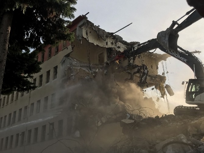 Rize Emniyet Müdürlüğünün eski binası yıkılıyor 11