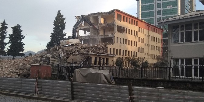 Rize Emniyet Müdürlüğünün eski binası yıkılıyor 12