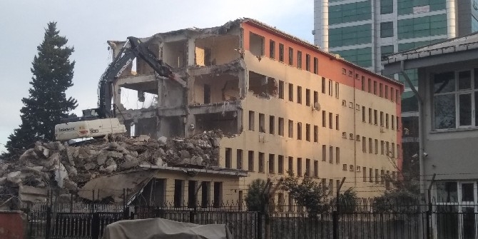 Rize Emniyet Müdürlüğünün eski binası yıkılıyor 13