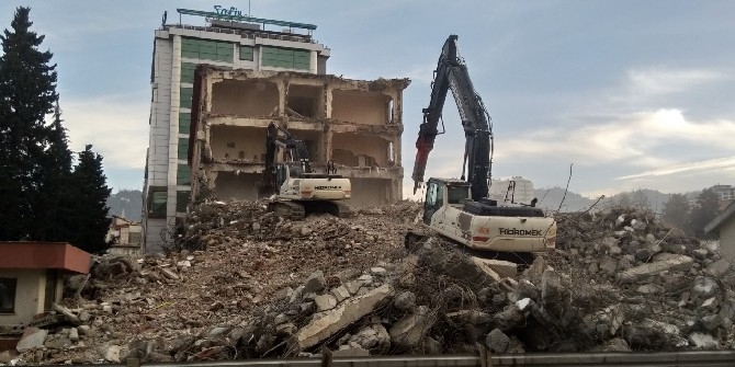 Rize Emniyet Müdürlüğünün eski binası yıkılıyor 14