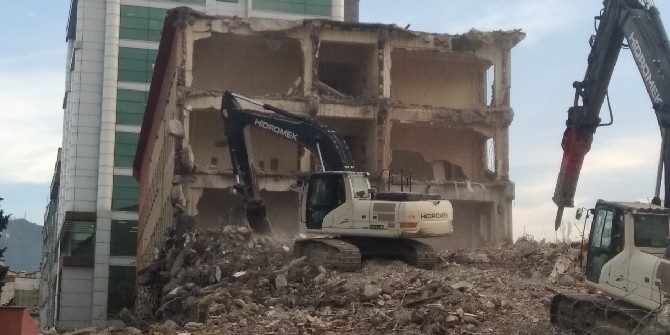 Rize Emniyet Müdürlüğünün eski binası yıkılıyor 15