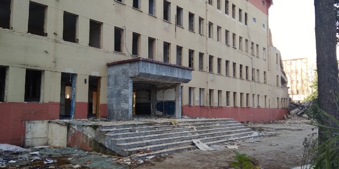 Rize Emniyet Müdürlüğünün eski binası yıkılıyor 17