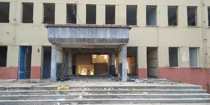 Rize Emniyet Müdürlüğünün eski binası yıkılıyor 18