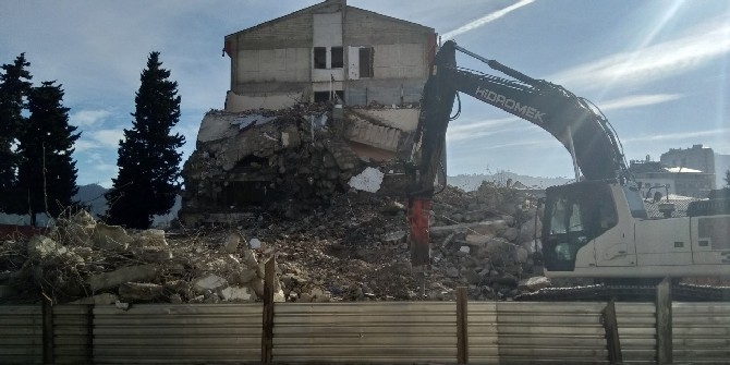 Rize Emniyet Müdürlüğünün eski binası yıkılıyor 19