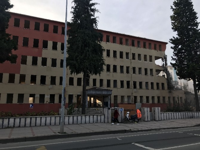 Rize Emniyet Müdürlüğünün eski binası yıkılıyor 2