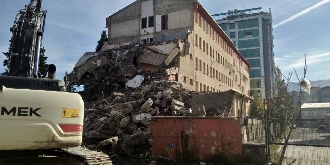 Rize Emniyet Müdürlüğünün eski binası yıkılıyor 20