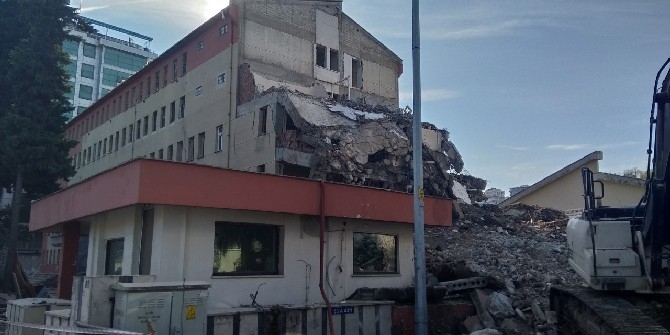 Rize Emniyet Müdürlüğünün eski binası yıkılıyor 21