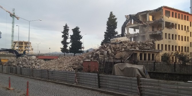 Rize Emniyet Müdürlüğünün eski binası yıkılıyor 23