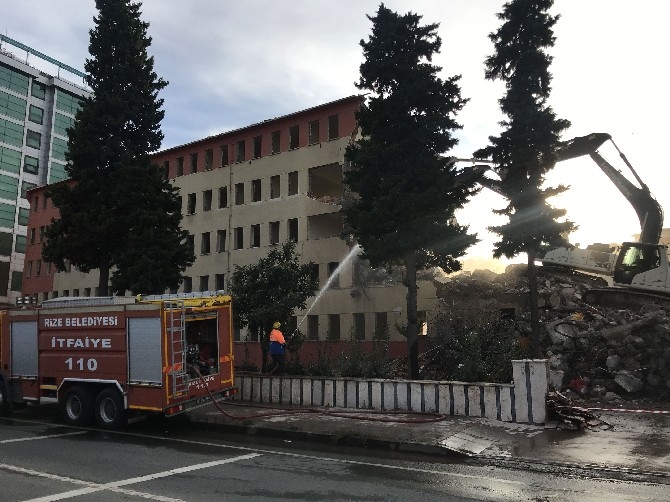 Rize Emniyet Müdürlüğünün eski binası yıkılıyor 3
