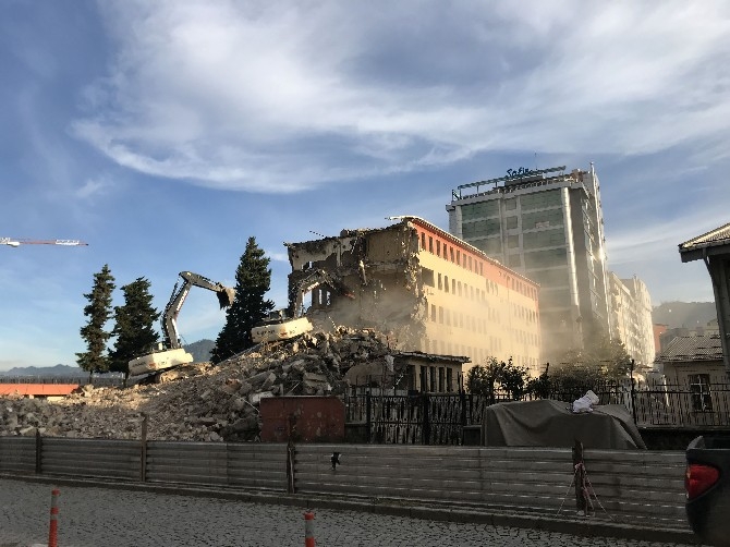 Rize Emniyet Müdürlüğünün eski binası yıkılıyor 8