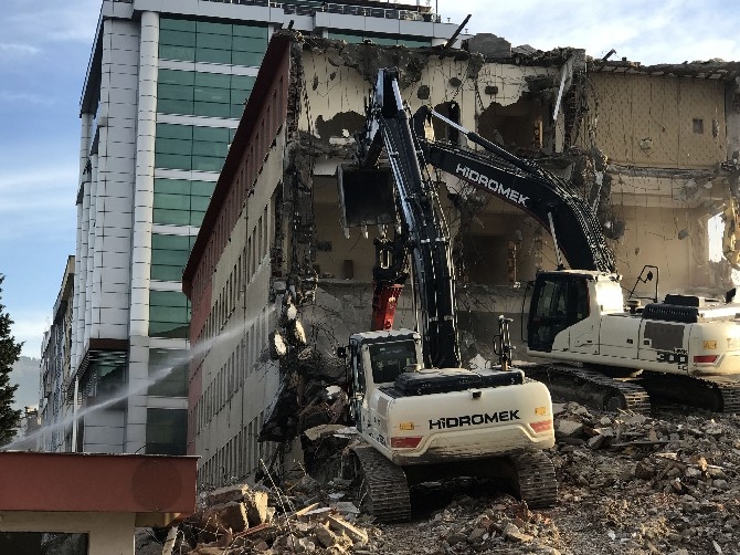 Rize Emniyet Müdürlüğünün eski binası yıkılıyor 9