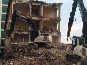 Rize Emniyet Müdürlüğünün eski binası yıkılıyor