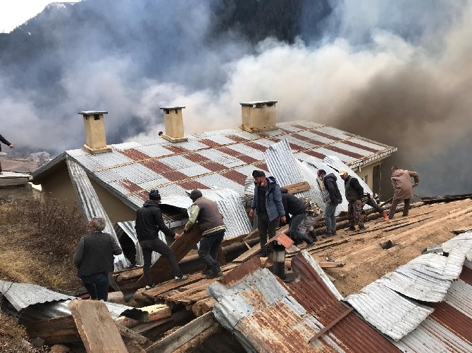 Rize'de Korkutan Yangın. 5 Ev Alevlere Teslim Oldu 41