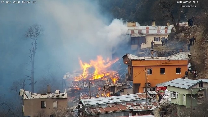 Rize'de Korkutan Yangın. 5 Ev Alevlere Teslim Oldu 43