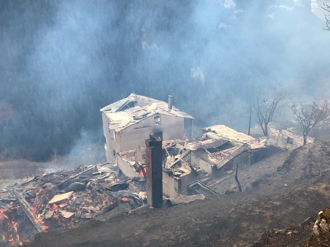 Rize'de Korkutan Yangın. 5 Ev Alevlere Teslim Oldu 49